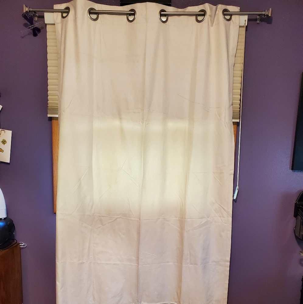 2 cream colored curtains.